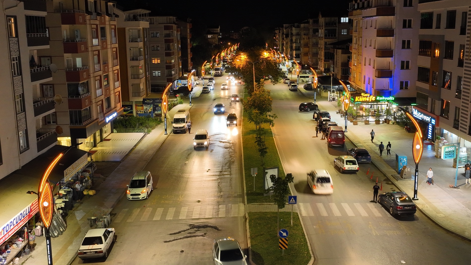 BÜYÜKŞEHİR İLE İLÇELER AYDINLANIYOR